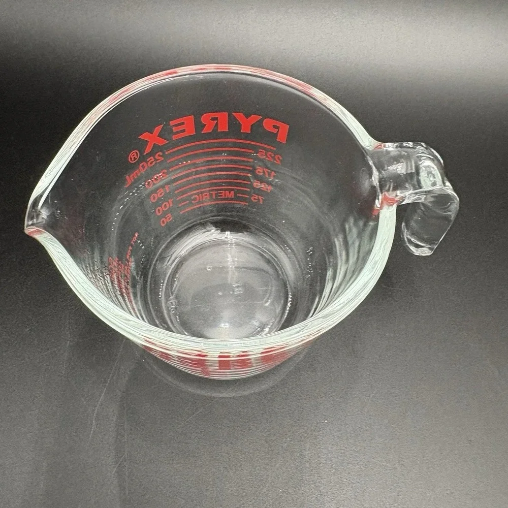 Pyrex 1 Cup Glass Measuring Cup 250ml Red Markings Pour Spout Handle USA Vintage